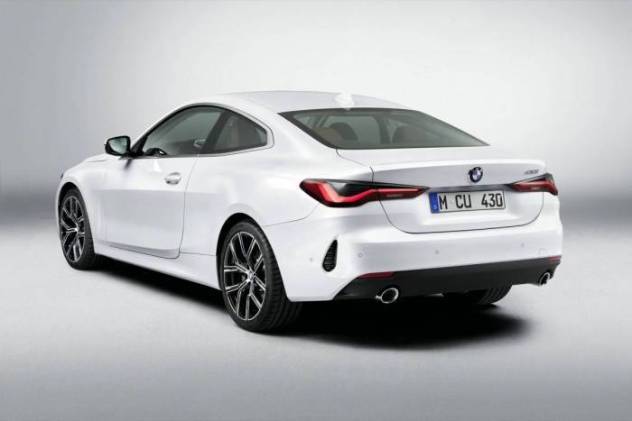 2021款宝马4系轿跑亮相:更大的格栅,更强劲的动力