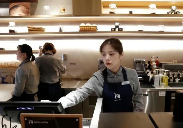 瑞幸跌宕60天烧钱项目都砍掉小鹿茶加盟叫停老员工还想再等等