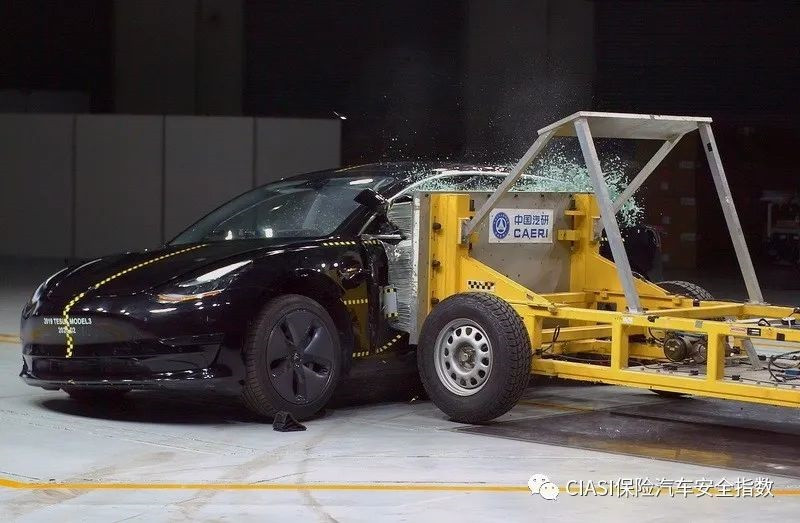 国产特斯拉 Model 3 中保研碰撞测试完成：视频公布