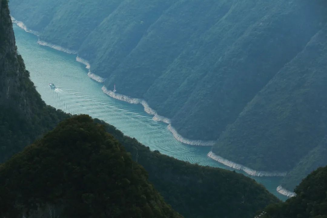 2019年3月26日拍摄的重庆巫山县境内的长江巫峡段景象。新华社记者 王全超 摄
