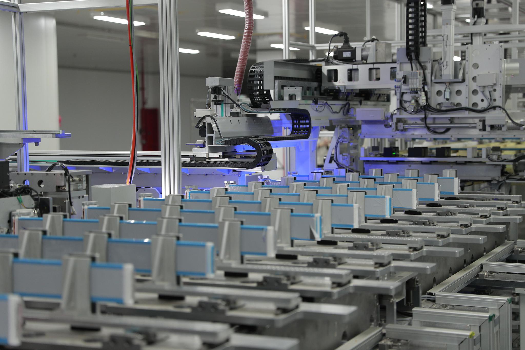 探秘弗迪重庆工厂比亚迪刀片电池是这样生产出来的