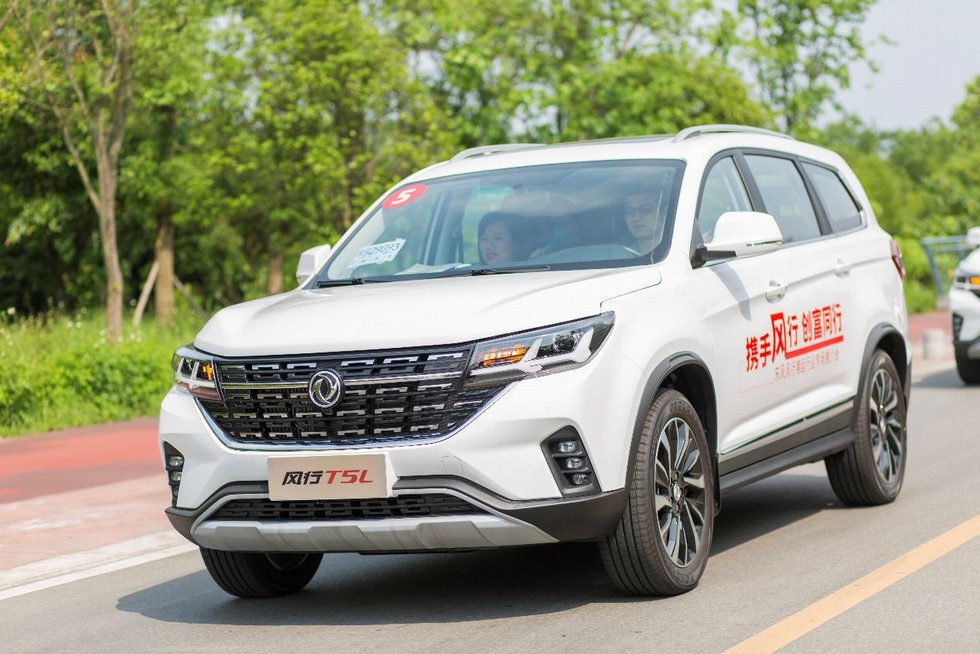 东风风行t5l东风柳汽乘用车生产线客运行业代表参观展车风行t5l试乘