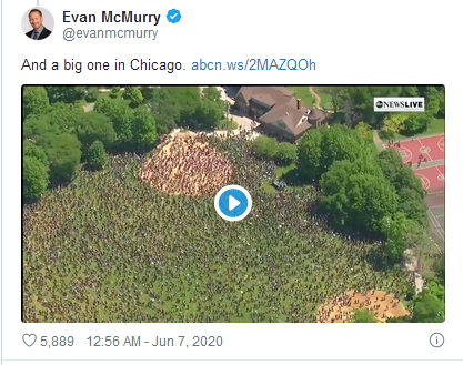 推特显示芝加哥的大规模游行