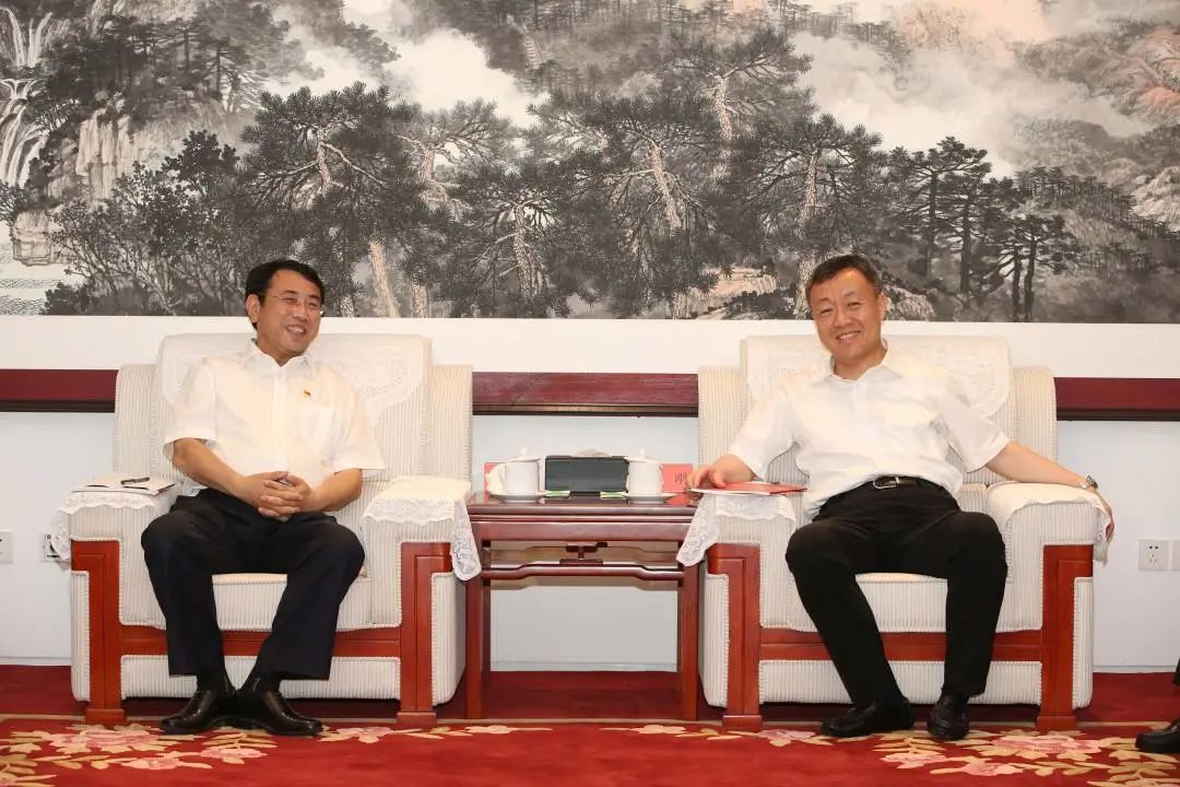 温刚会见北京市海淀区委书记于军区长曾劲