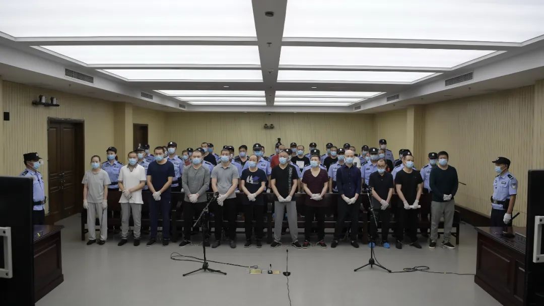 天津二中院公开审理颜锦等34人涉嫌犯组织领导参加黑社会性质组织等罪