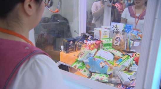 台湾的一家娃娃机店(原料图)