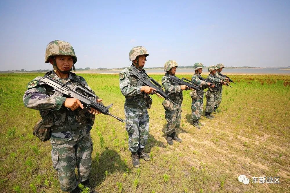 热点|装甲步兵班如何成为“战斗铁拳”,一组照片为你揭秘_新浪军事_新浪网