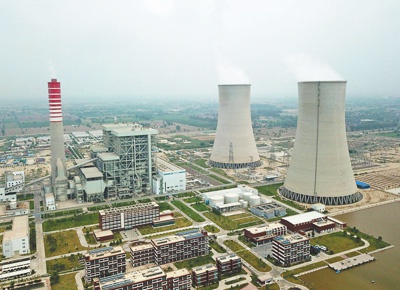 巴基斯坦东部旁遮普省的萨希瓦尔燃煤电站鸟瞰图。新华社发