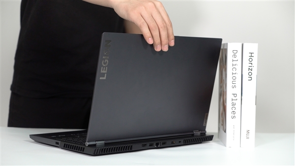 终极形态游戏本联想拯救者y9000k2020上手体验十代i72080smaxq独显