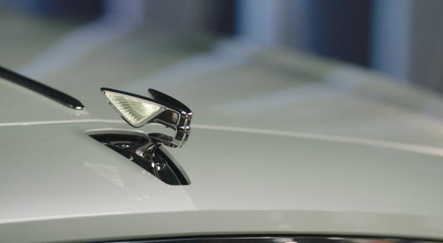 宾利新添越SUV中国首秀 售价不到250万