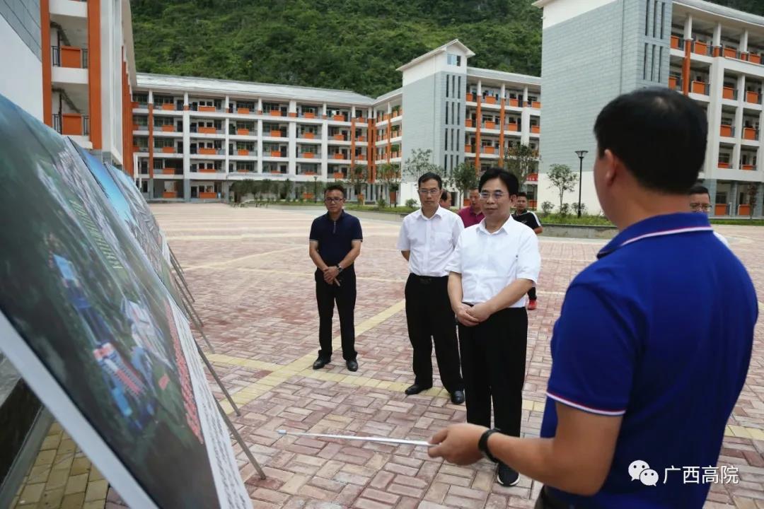 高院党组成员梁月奎,高院审委会专职委员梁炳扬,乐业县委书记方志高