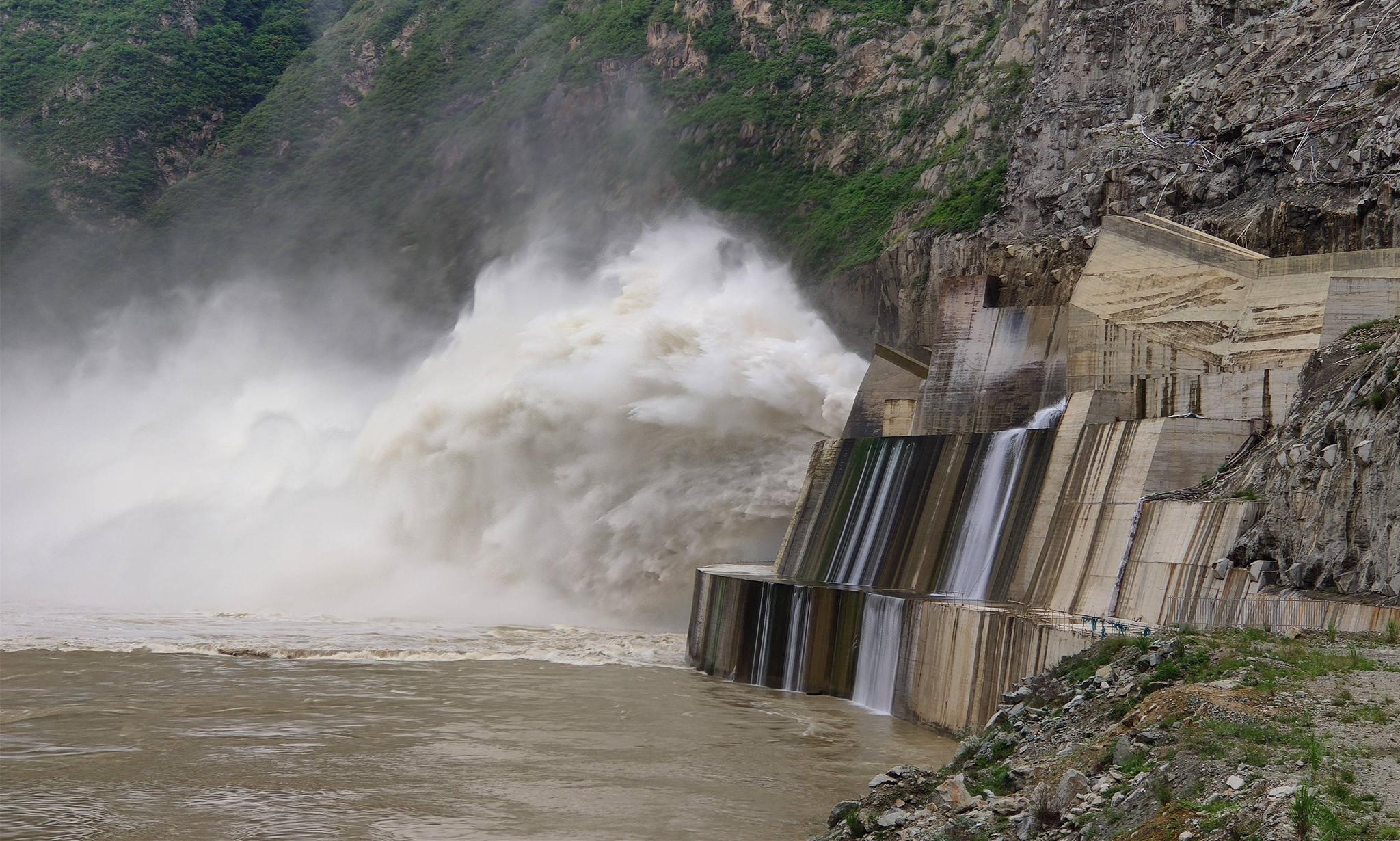 水电消纳园附近大坝泄洪口