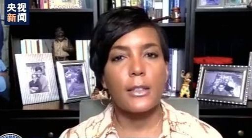 央视|美国佐治亚州亚特兰大市长因发布“口罩令” 被起诉