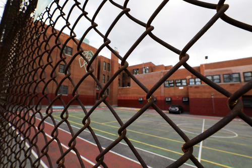 3月16日，美国纽约一所小学的校园空无一人。新华社记者王迎摄