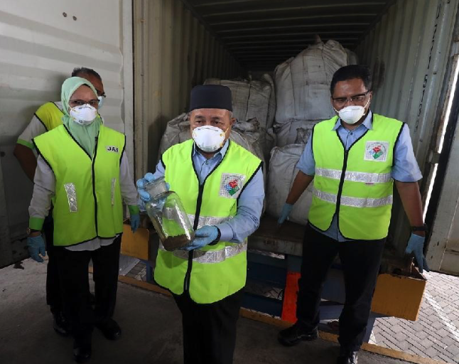 马来西亚截获1864吨的有毒金属废料