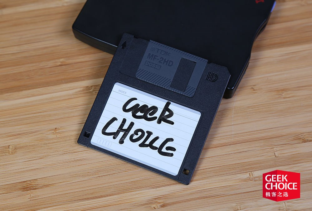 当年微机课交作业的软盘如今连一张照片都存不下