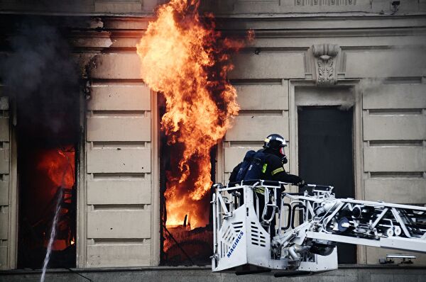 央视莫斯科特维尔大街居民楼发生大火