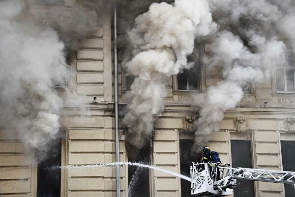央视莫斯科特维尔大街居民楼发生大火