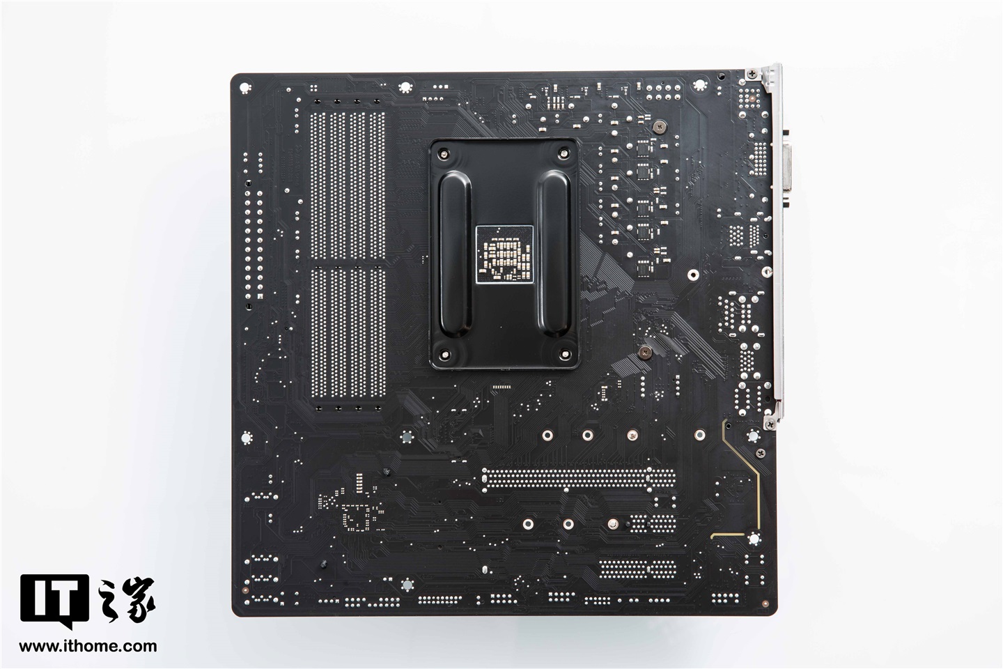 it之家开箱技嘉b550maoruselite小雕主板图赏