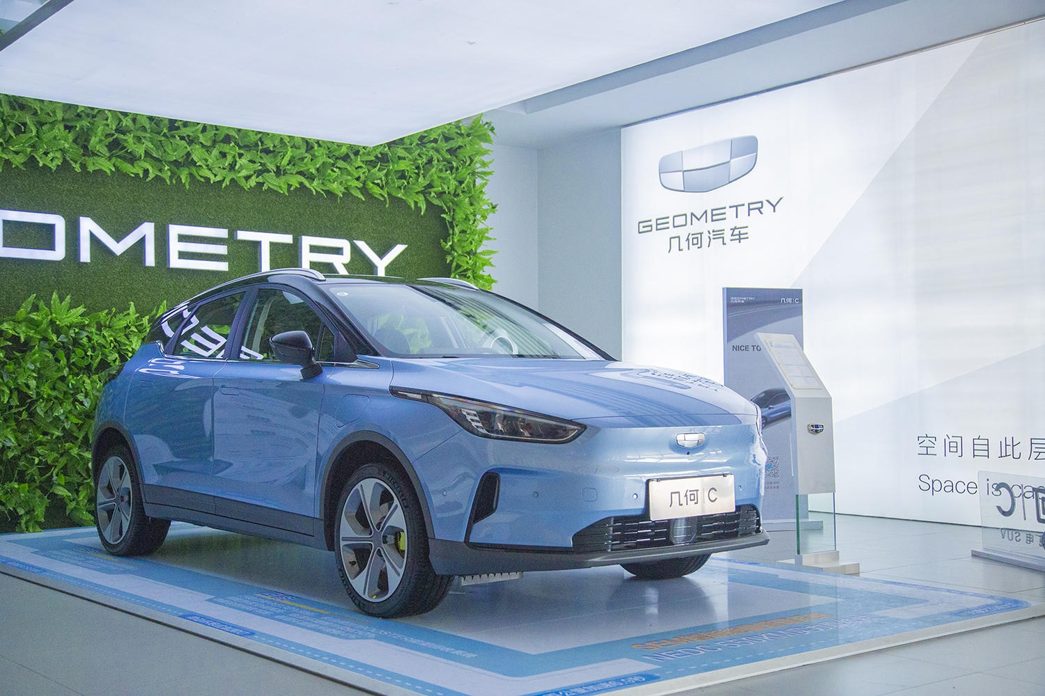 550公里续航、无感循迹无人驾驶、5G……几何汽车8月要放大招！