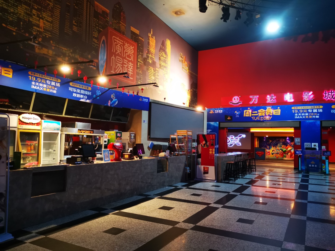 全国影院复工首日直击银幕亮起来的时候我差点哭出来