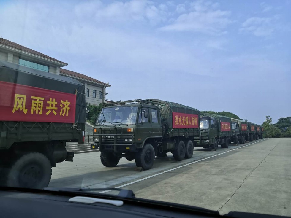 车辆抵达安徽青阳防汛抢险现场东风商用车各服务站紧急驰援抗洪一线