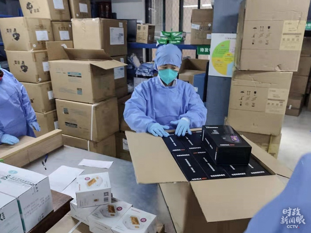 △今年1月底，武汉市第七医院收到海康威视公司生产的手持测温热像仪。