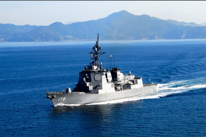 "足柄"号(朝日新闻)