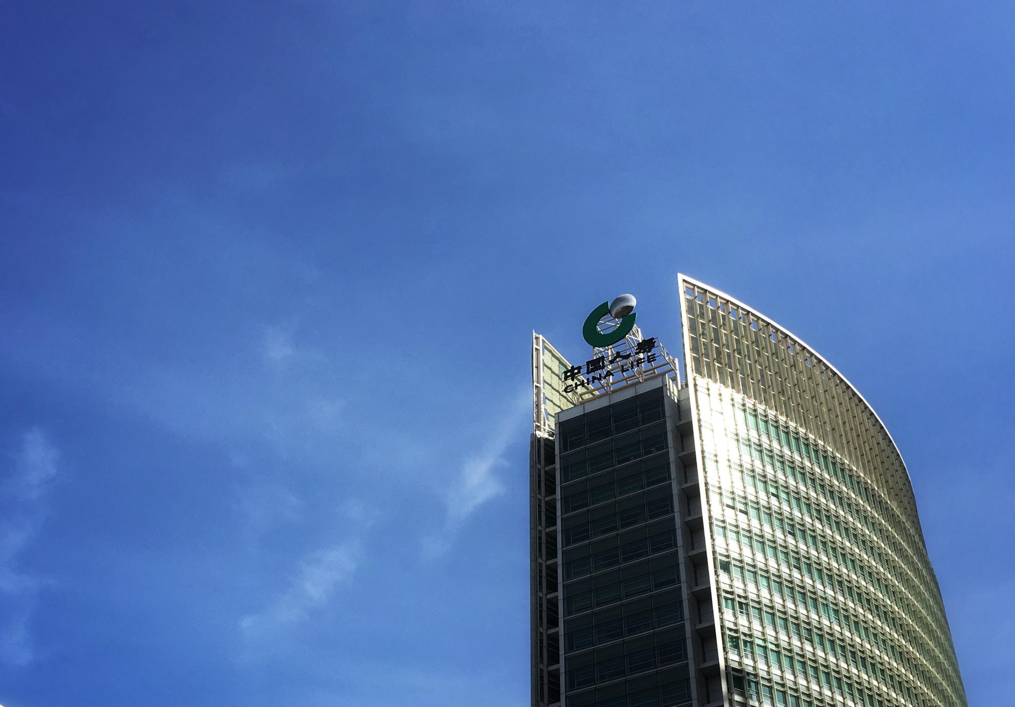 向贫困户下手中国人寿发放信贷时违规搭售保险进账1900万遭罚