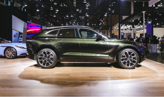 阿斯顿·马丁首款SUV DBX