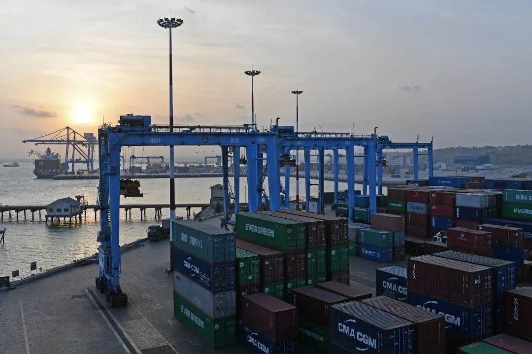 ▲这是2017年1月9日在肯尼亚蒙巴萨拍摄的东非第一大港蒙巴萨港。新华社记者 孙瑞博 摄
