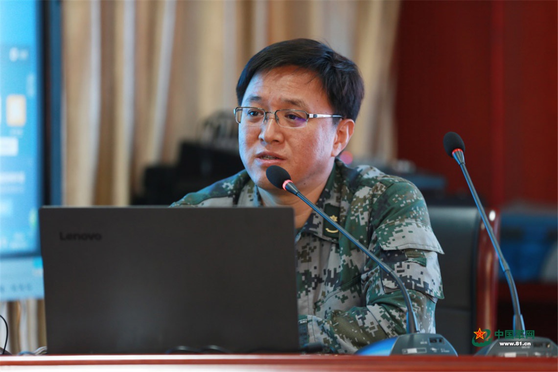 驰援九江的武警江西总队宜春支队,临时入驻永修县艾城镇中心小学.