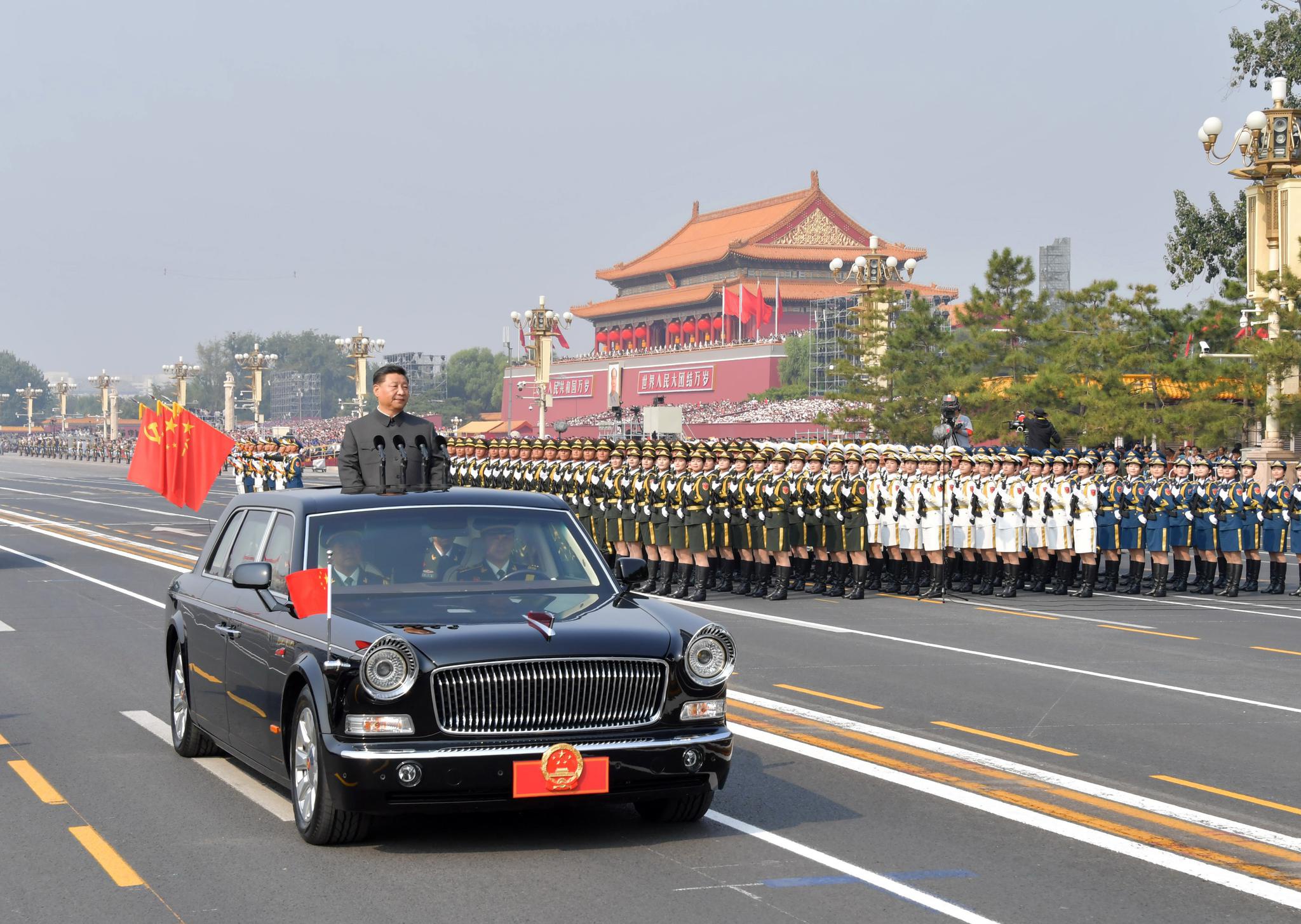 2019年10月1日，庆祝中华人民共和国成立70周年大会在北京天安门广场隆重举行。这是习近平主席检阅受阅部队。