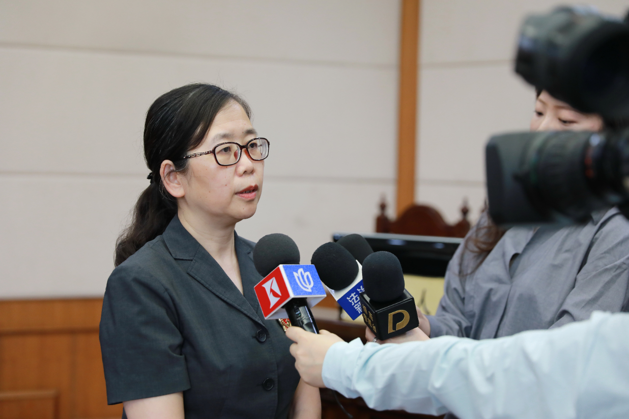 倪红霞就该案接受采访上海浦东法院知产庭副庭长,本案审判长倪红霞