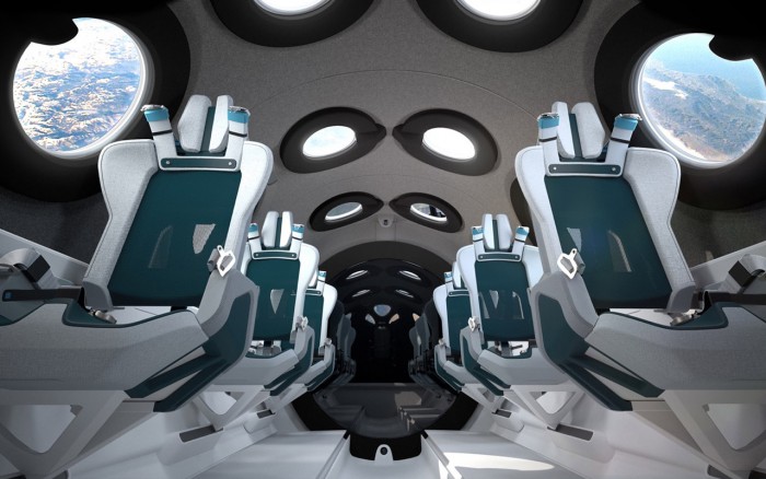 在舱内,每个靠背座椅都有独立的尺寸,为每个人和空间量身定做.