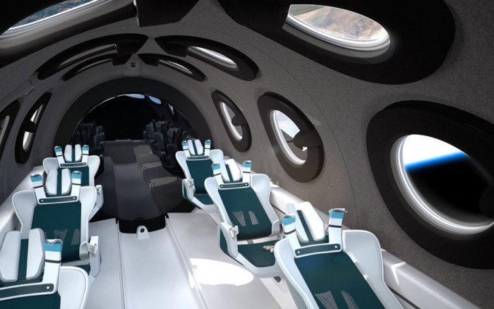 在这个船舱内,维珍银河公司包括了飞船舱内最大的镜子.