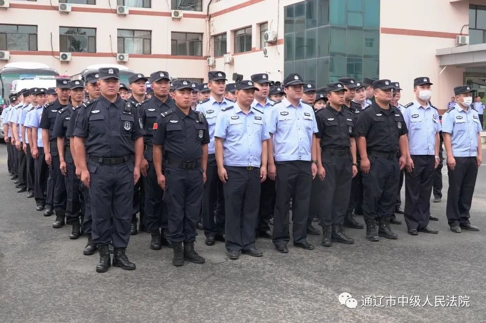 通辽中院依法公开审理董志伟绰号三光等36人涉黑案