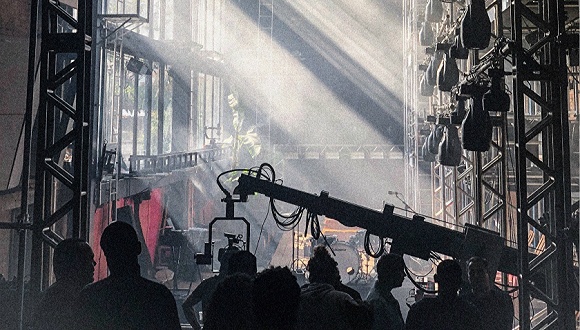 横店重启：48个剧组开拍、63个剧组筹拍 入5个民间群演群得交99元