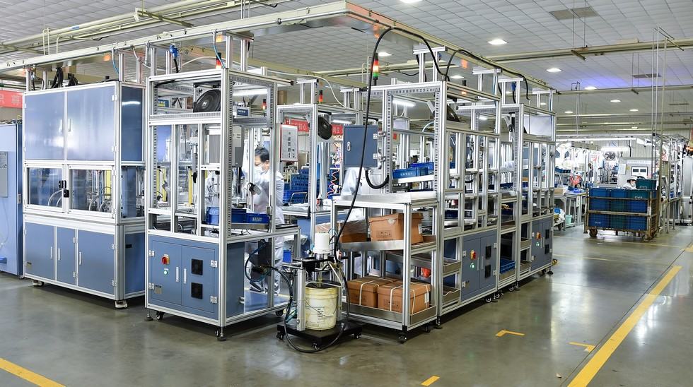 东科克诺尔公司整洁有序的生产阵地 刘鸿飞/摄