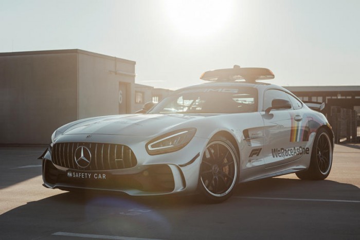 梅赛德斯amggtrf1安全车带着团结的光环回归