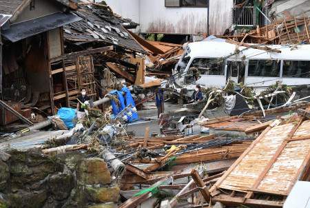 央视日本熊本县暴雨已造成44人死亡10人失踪 搜救活动进展缓慢