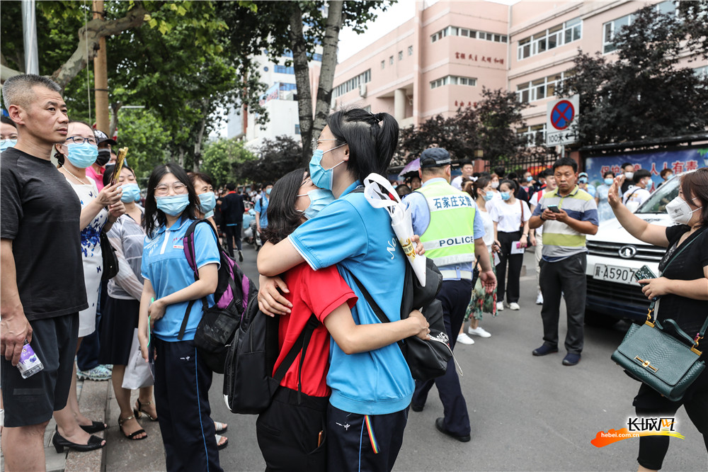 高清组图2020高考首场考试结束这一瞬间值得珍藏