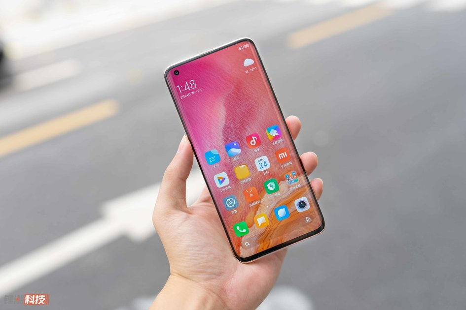 小米10超大杯还将运行最新的miui12系统,在售价方面,小米10pro起售价