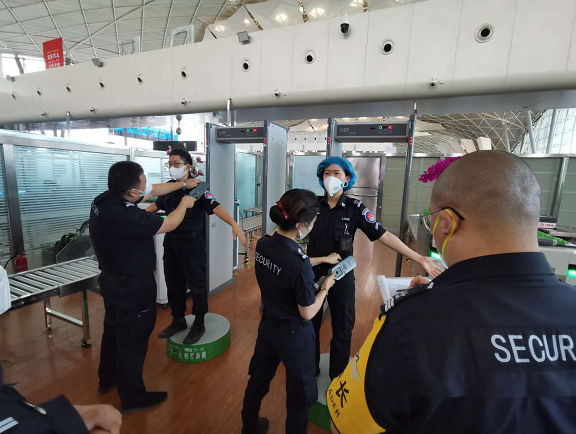 乌鲁木齐机场安检始终保持高度的责任心和使命感,把安全工作做到实处