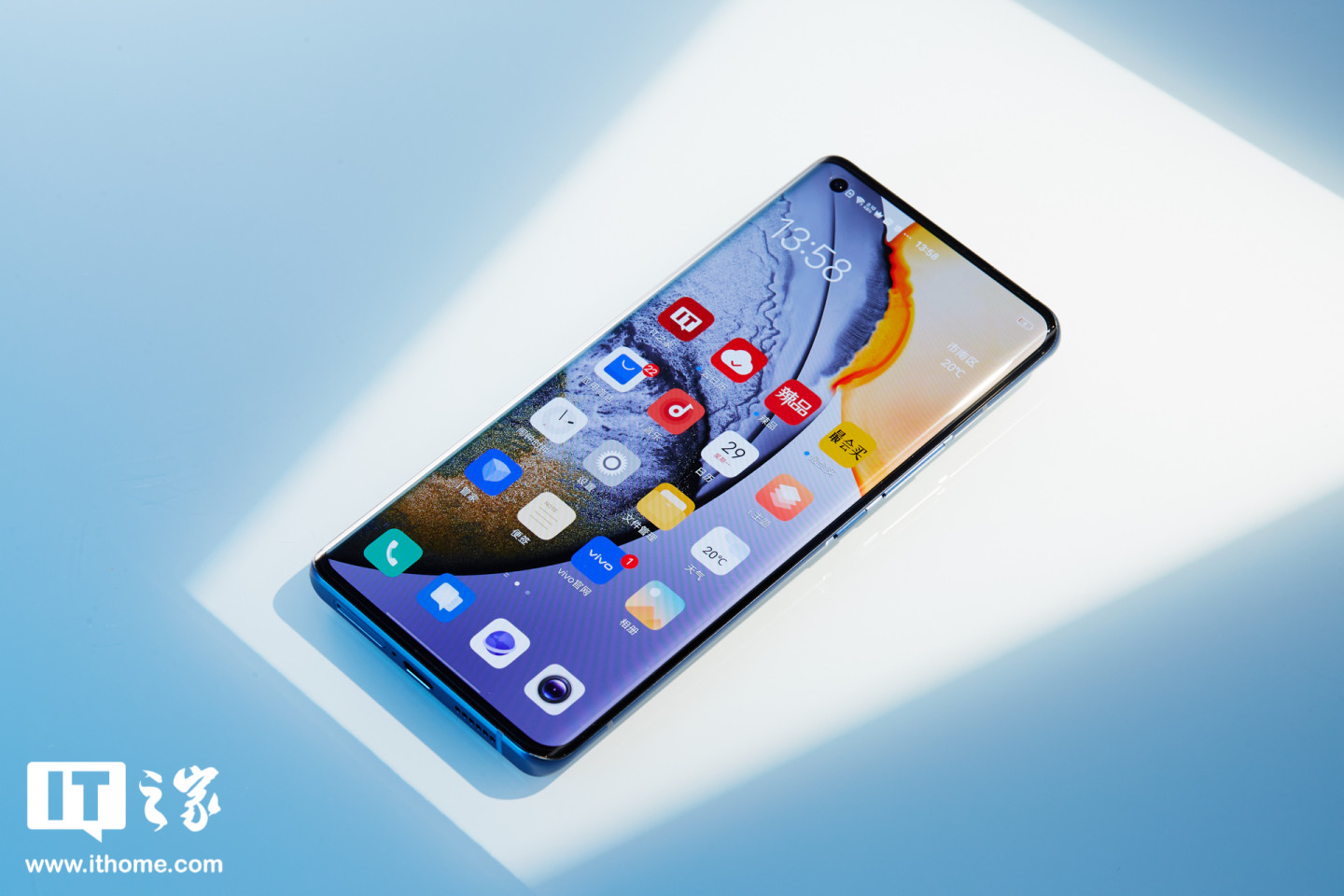 it之家开箱vivox50pro引力配色图赏超大杯的专业影像旗舰