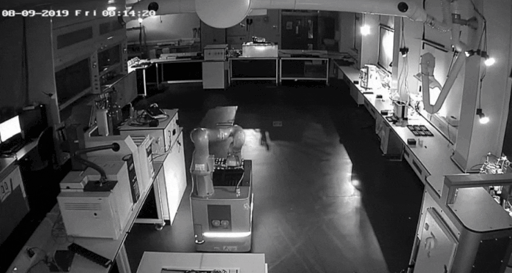 不分昼夜，活脱脱的实验民工