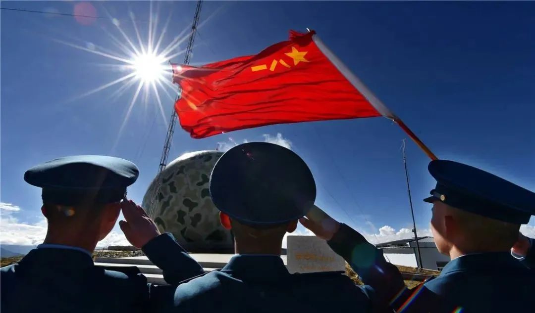 写给八一仰望军旗初心如磐