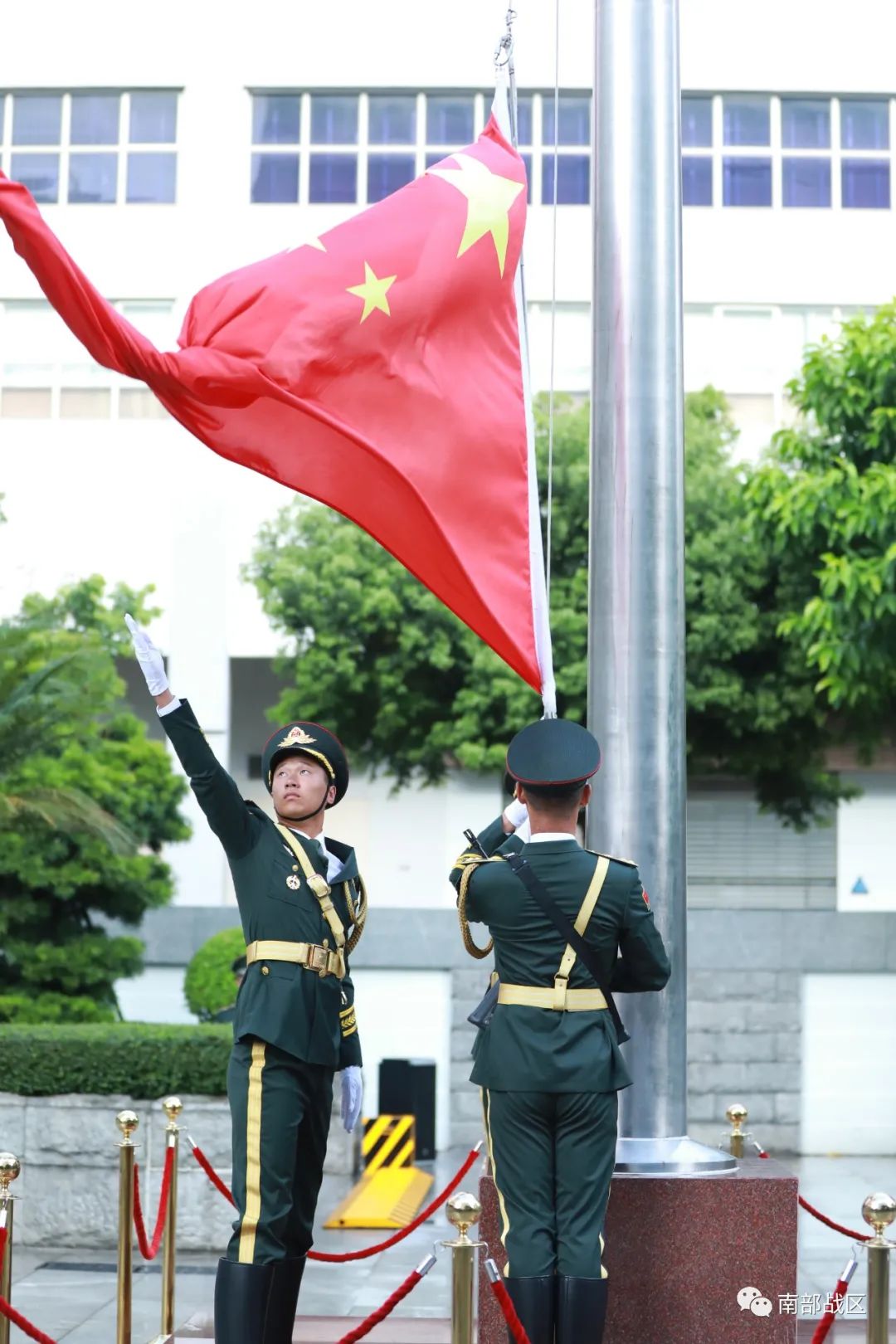 庆祝建军93周年驻澳门部队举行升国旗仪式