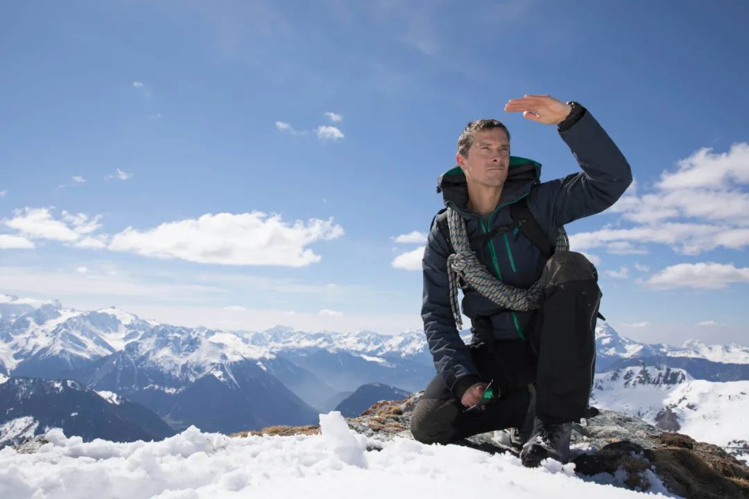 贝尔· 格里尔斯是当下全球最著名的户外探险节目主持人(bgv global