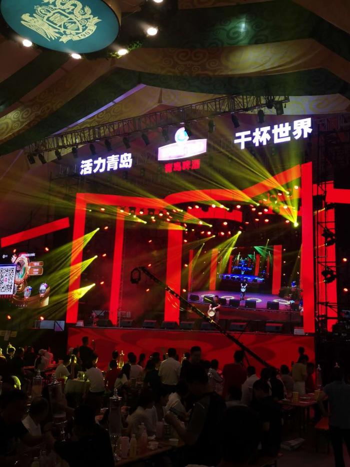 青岛啤酒节大棚现场 图片来源:文静